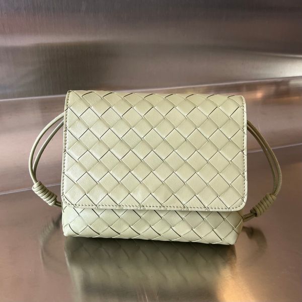 

camera bags Leather weaving Crossbody bag mini Intreccio series mobile Shoulder bag zipper purses designer 10A miirror Soft Composite sheep leather Cosmetic G22, A1