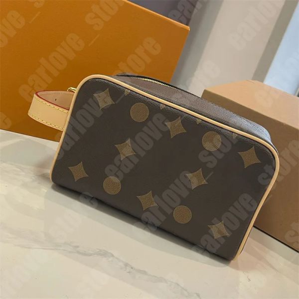 

2025 Designer Mens Toiletry Wash Bag Luxury Make Up Bag For Women Locker Dopp Kit Blue Chessboard Makeup Pouch Travelling Clutch Purse Toilet Bags BFD2411182