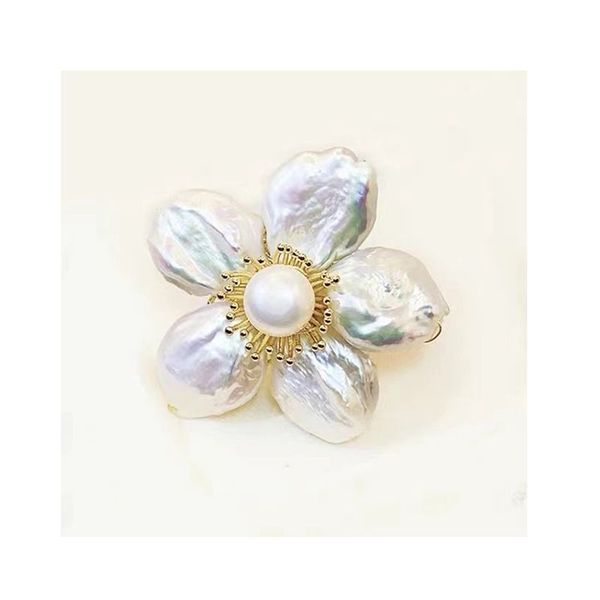 

Luxury Baroque Pearl Flower Brooch High-grade Suit Pin Temperament Socialite Accessories