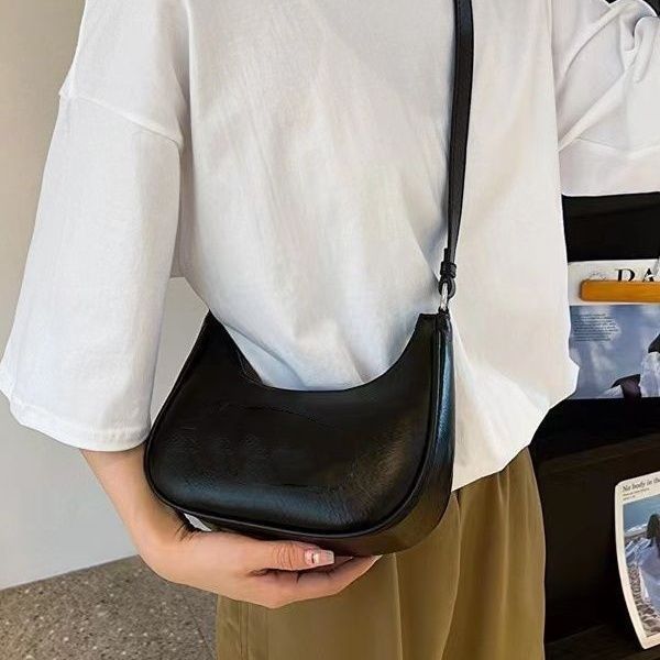 

Women's French Style Diagonal Crossbody Crescent Bag - Solid Color, Stylish & Functional, Black