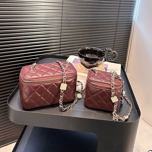 

Badge Chain Makeup Bag Designer Lady Shoulder Bag Gold Hardware Metal Luxury Tote Matilas Chain Crossbody Bag Box With Mirror Purse Dinner Bag 16/10cm, Black
