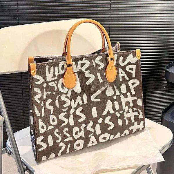 

Women Onthegos L wers Graffiti Pattern Tote Bag Coated Canvas Designer Shopping Handbag Lady Cowhide Leather Strap Large Capacity Mom Shopper Bags Purse, White