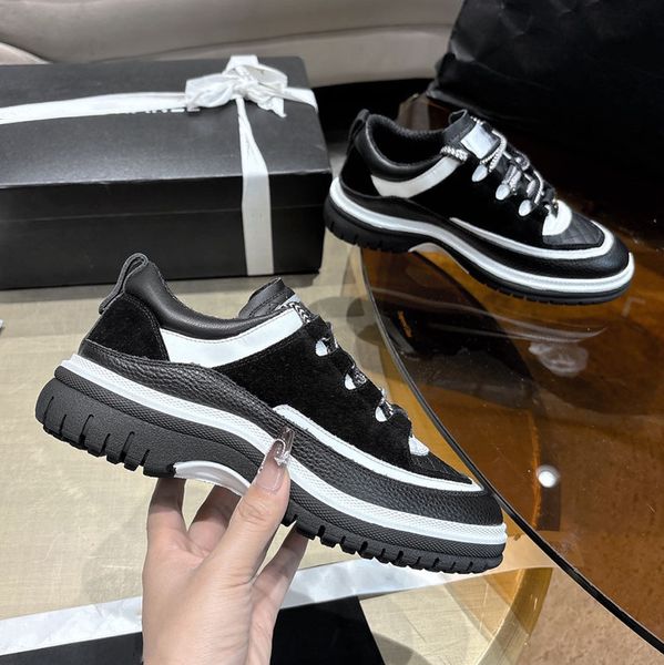 

25ss Designer Ladies Panda Casual Sneakers Retro Round Toe Stitching Lace-Up Outdoor Casual Shoes British Style Small Leather Shoes Classic Black With Dust Bag, Beige