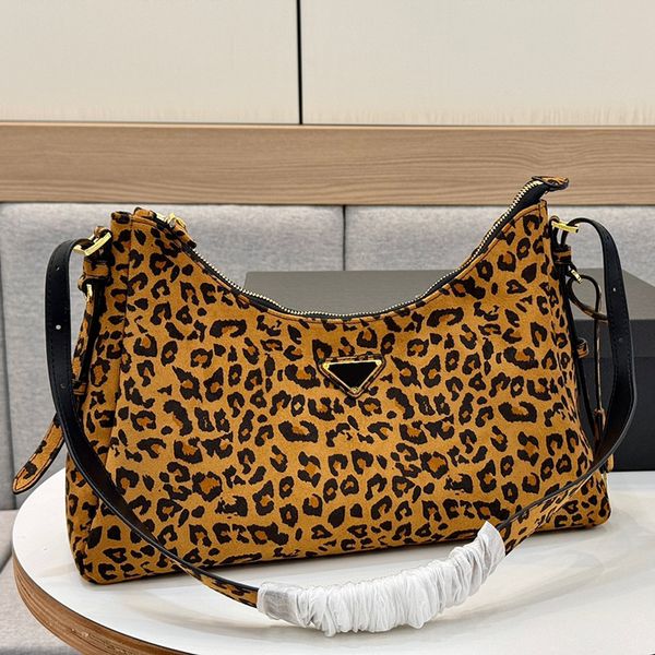 

Designer bag luxurys Zipper Suede Hobo Fashion Buckskin Armpit bag Classic Chain Shoulder Bag Half Moon Package Crossbody Saddle bag Messenger Bag Fortune bag 35m, Multi-color