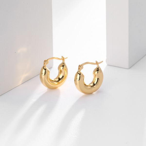 

S925 pure silver European and American fashion circle ear buckle round hollow smooth circle simple and generous earrings