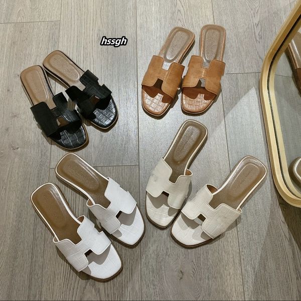 

Designer Slippers Women's Flat Sandals Summer Beach Brand Casual Classic Outdoor Women's Leather Slippers Top Quality Shoebox, Split
