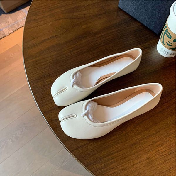 

Genuine Leather Pig Feet Split Toe Shoes Personalized Shallow Flat Bottom Shoes Womens Shoes, White