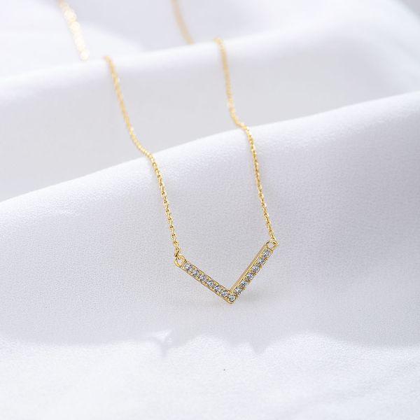 

925 sterling silver V-shaped necklace for female niche design, simple and versatile, three-dimensional full diamond pendant, collarbone chain