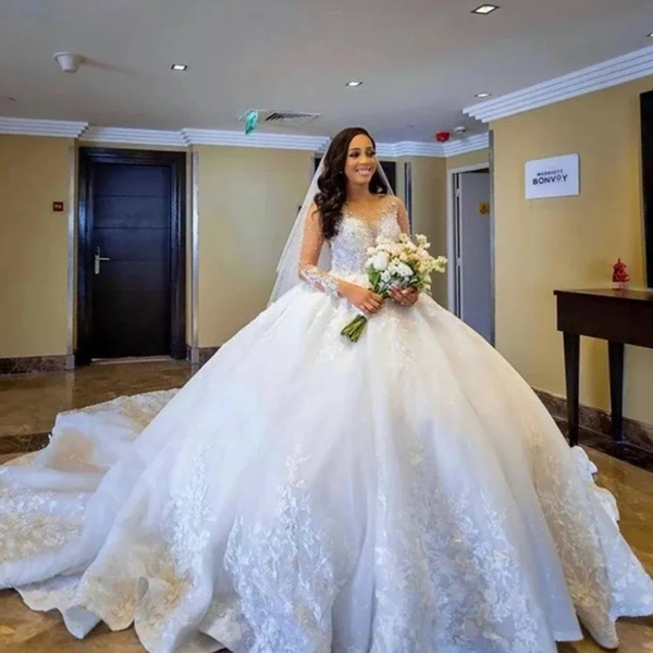 

Luxury Beading Top Ball Gown Wedding Dresses Lace Appliques Princess Bridal Gown with Long Sleeves Sweep Train Vestido De Festa, Ivory