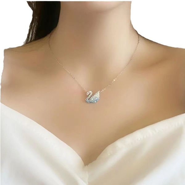 

Classic Swan Pendant Necklace for Women Luxury Fashion Designer Necklace Solid Gradient Color Full Diamonds Necklace Premium Gift Holiday Gift