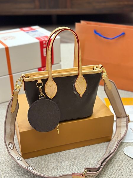 

2024 NEW Print Single Shoulder Cross-body Large size Fashion trend all-in-One Casual drum Metal High quality travel makeup party ladies bag, Brown