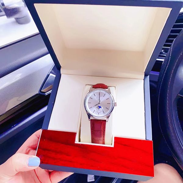 

The star series boutique men's watches is equipped with super mirror 40mm of fully automatic mechanical movement AAA, Yellow