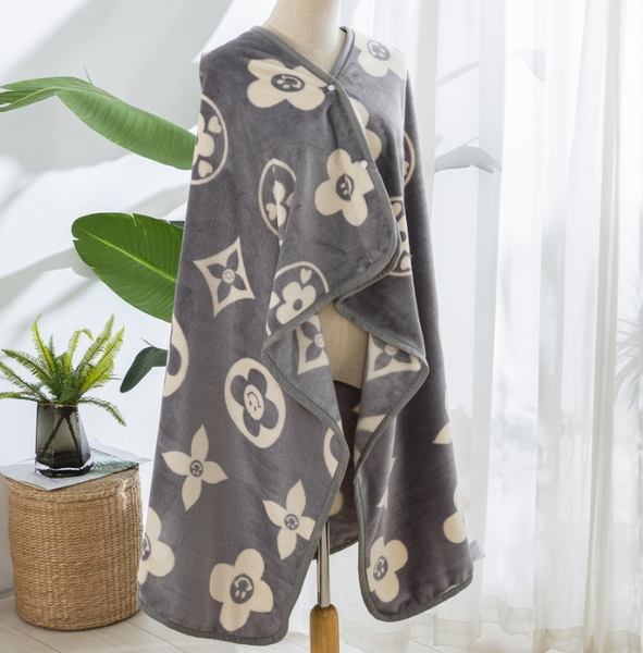 

Coral Fleece Snap Button Office Blankets Spot Delivery Blanket Plaid Shawl Thickened Cape, Beige