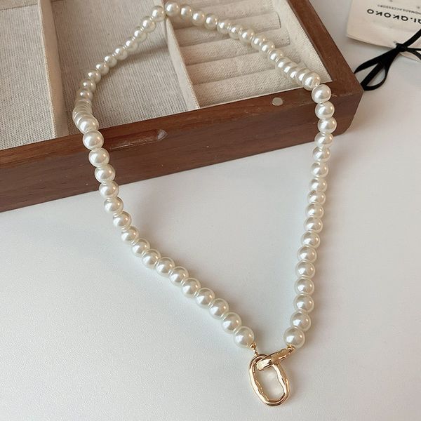 

Luxury Fashion Designer Necklace for Women, Diamonds Pearl Necklace French Vintage Pearl Necklace Exquisite Simple Woman Necklace Wholesale Available