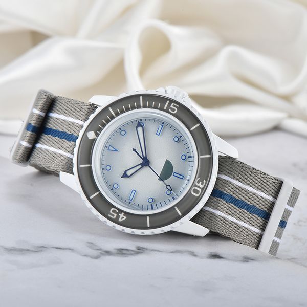 

Fashionable new High quality Innovative plant ceramics Diving watch Width 42mm Canvas strap Five colors to choose from, Multi-color