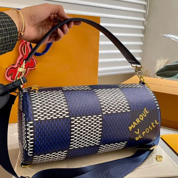 

Mens Classic Cydrical Crossbody Fashion Chessboard Grid Bowg Designer Text Graffiti Messenger Bags Women Outdoor Sport Travel Bag Handbag, V1