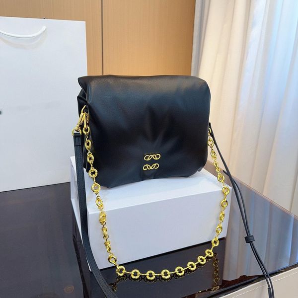 

Women Cloud Bag Solid Color Chain Bag Classic Crossbody Bags Lightweight Soft Top Loose Large Capacity Travel Essential Size 23 * 8 * 18cm