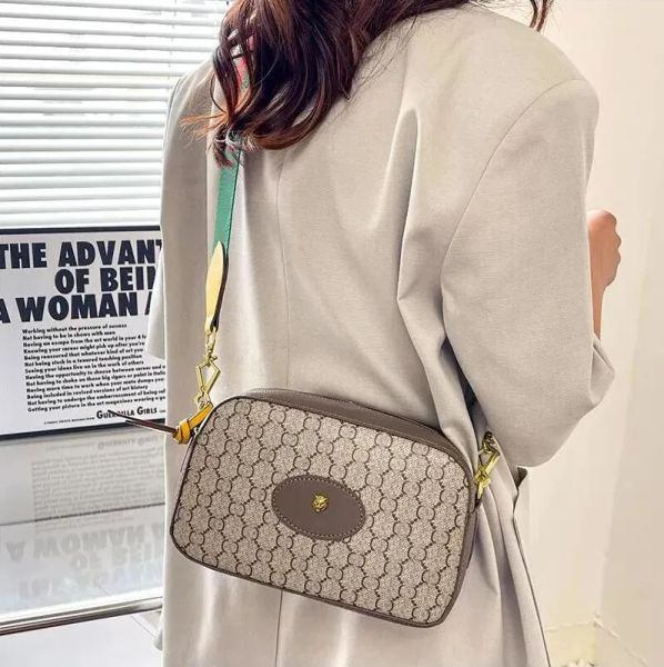 

Luxury Designer Brand Fashion Shoulder camera Bags Handbags High Quality Women chains letter purse phone bag wallet vintage temperament cros, Black and letters