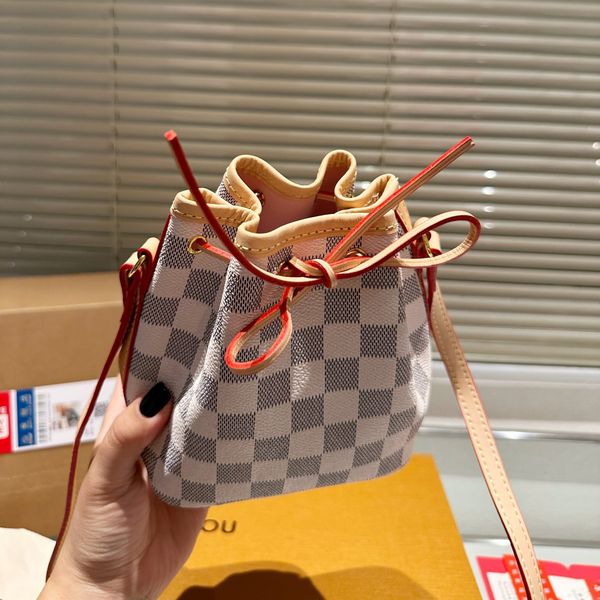 

Mini Bucket Bag nano Color Changing Leather Diagonal Crossbag Designer Style New Women's Shoulder Bags, Split
