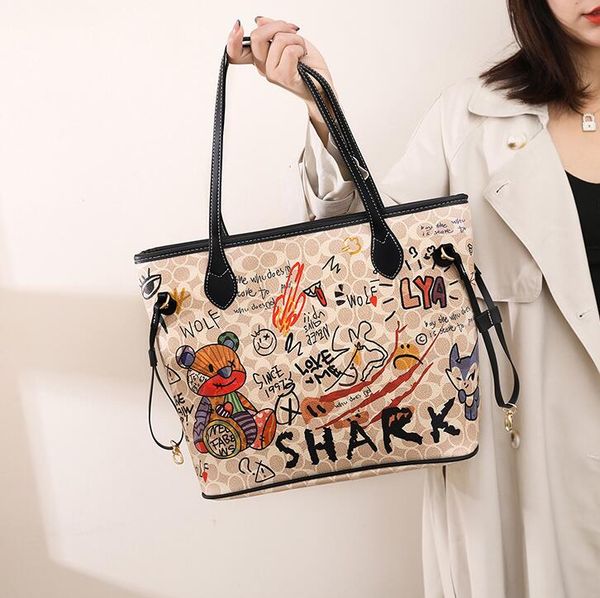 

Factory outlet shoulder bags 2 styles of large-capacity graffiti printed handbag Street trend contrast leather tote bag elegant atmosphere polka dot handbags 2206#, Brown