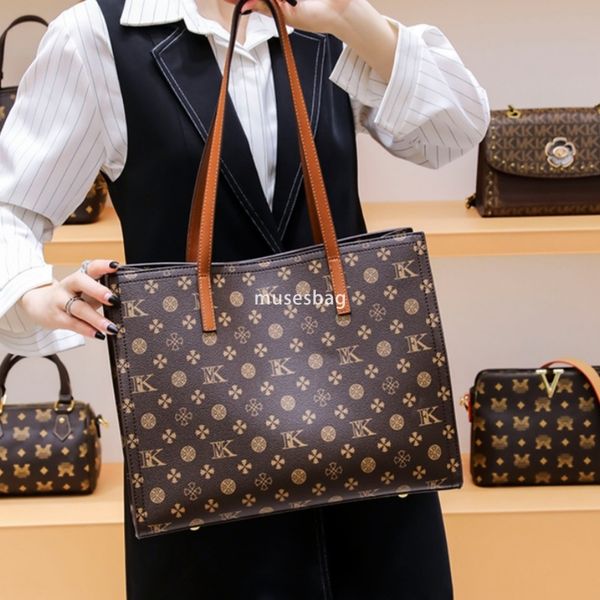 

Large bag tote bag women's large capacity new trendy autumn and winter high-end feeling shoulder bag niche design handbag, Brown