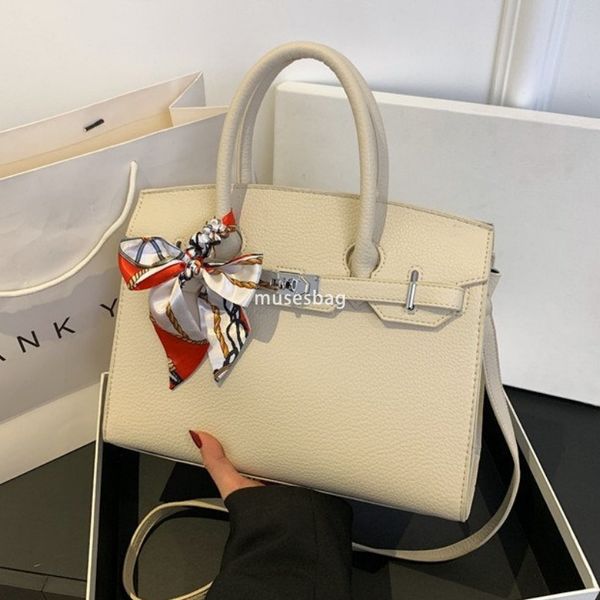 

Women Versatile Bag Summer New Single Shoulder Bag Popular Portable Platinum Bag High Sense Women Bag High Fashion Handheld Bag, Black