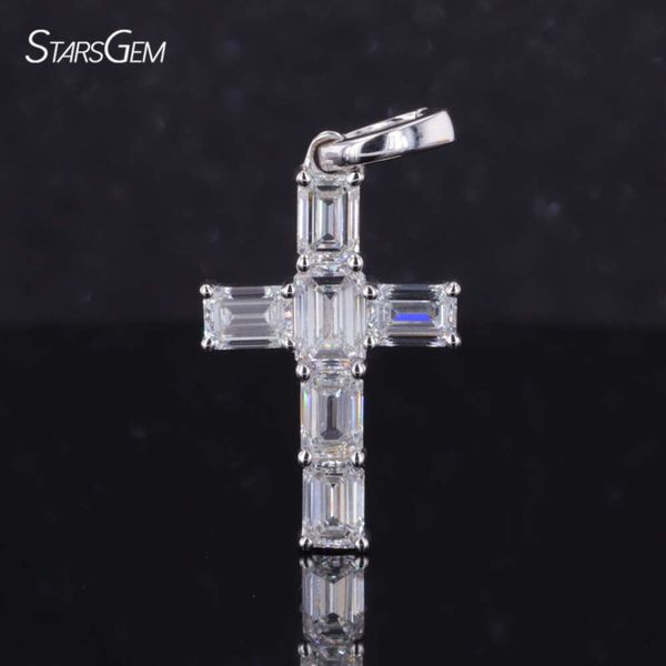 

Starsgem Custom S925 Silver Diamond Cross Pendant 4*6mm Emerald Cut Moissanite for Men and Women Fine Jewelry Necklace