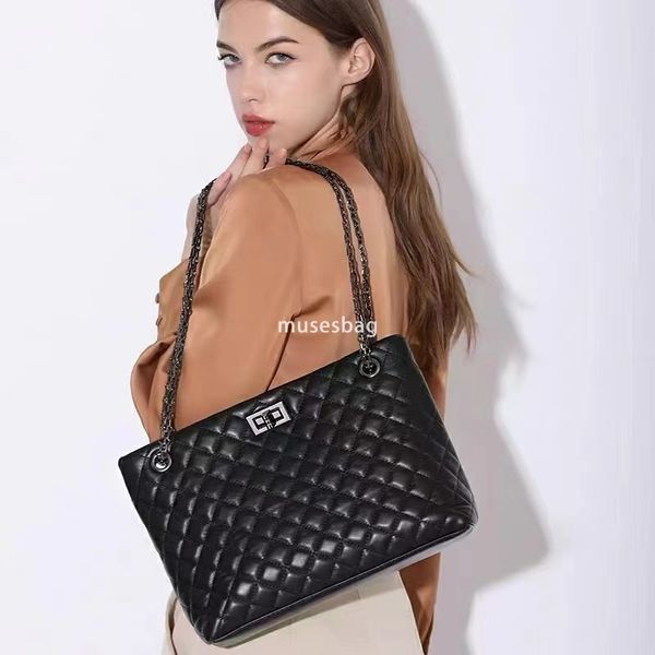

Designer's Women's Bag Retro Lingge Chain Tote Bag Large Capacity Casual Business High Quality Single Shoulder Crossbody Bag Women's Classic Luxury Bag, Black