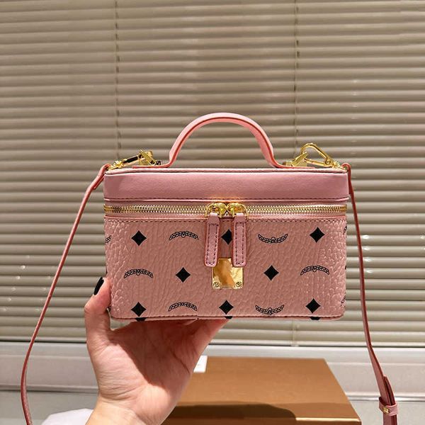 

Toiletry Bags Designer Makeup Bags Luxury Leather Pencilcase Women Travelling Nice Cosmetic Bag Cases Pouch Washbag Make Up Vanity Bag 240604, Pink with sliver metal