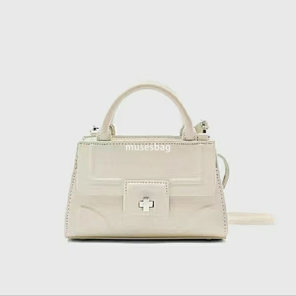 

New dopamine fashionable shoulder bag lightweight lock buckle handbag casual and cute crossbody bag travel essential mini bag, White