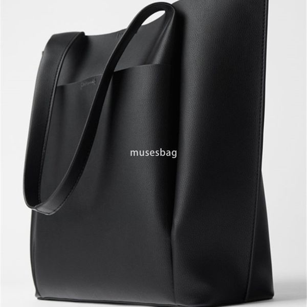 

Women's High Quality PU Fashion Senior Student One Shoulder Casual, Practical Lightweight Simple Versatile Large Capacity Handbag, Black