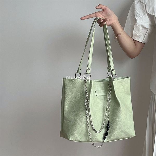 

Senior women PU designer with large capacity tote bag, niche design, retro shoulder bag textured underarm bag simple and versatile crossbody bag, Green