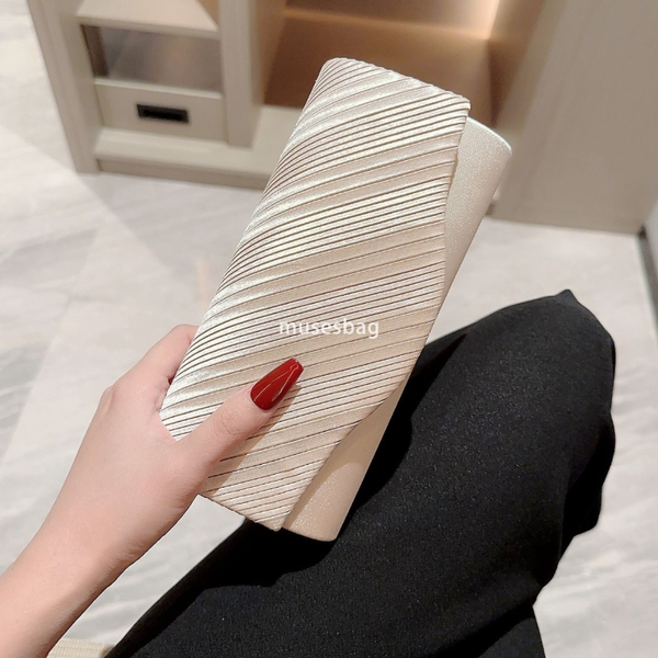 

High quality women designer fashion banquet bag, silk handle high-end flip square bag temperament socialite party banquet bag letter envelope, Champagne