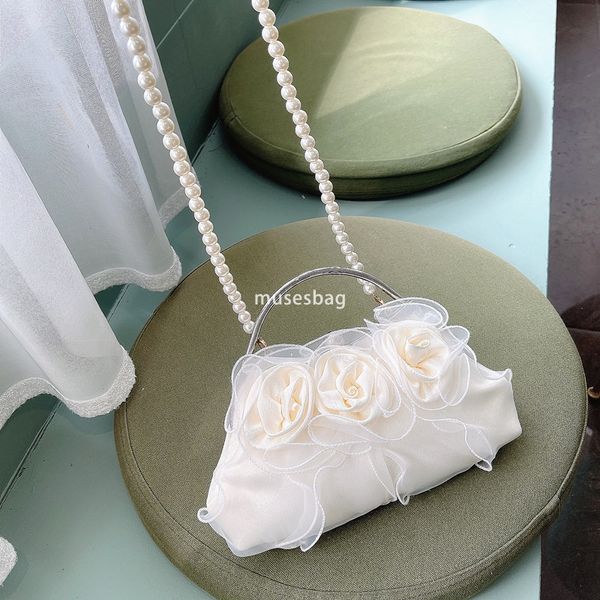 

High Quality Women Designer Rose Blossom Luxury Versatile Handheld Bag Fashionable Pearl Handheld Celebrity Dinner High end Crossbody Handheld Bag, White
