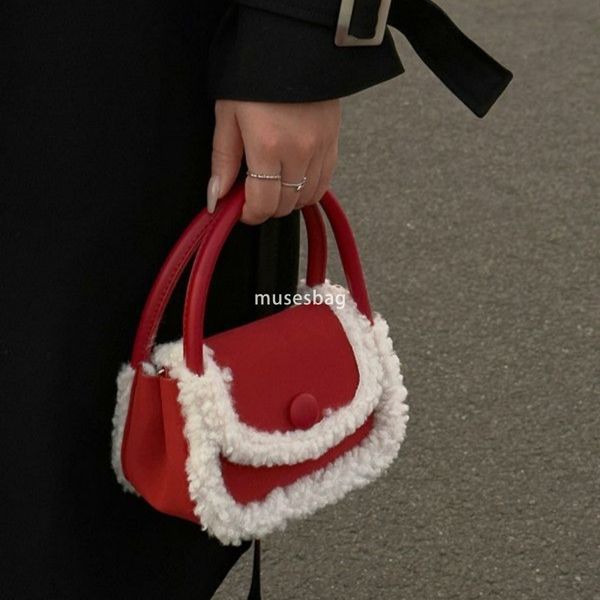 

Internet famous lamb fur women's handbag autumn and winter new niche red fur bag with high-end feeling crossbody carrying small bag