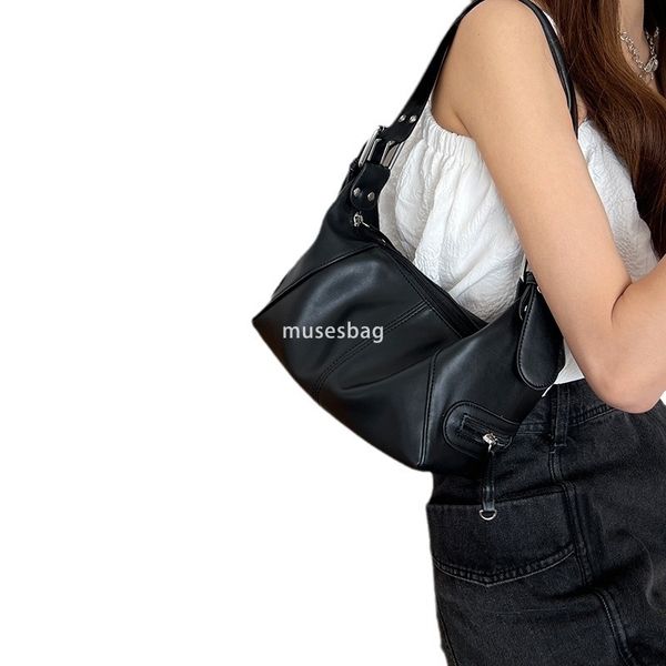 

New Women Bag Cool Pull Girl Unique Design Fashionable Leather Zipper One Shoulder Handheld Underarm Retro European and American, Black