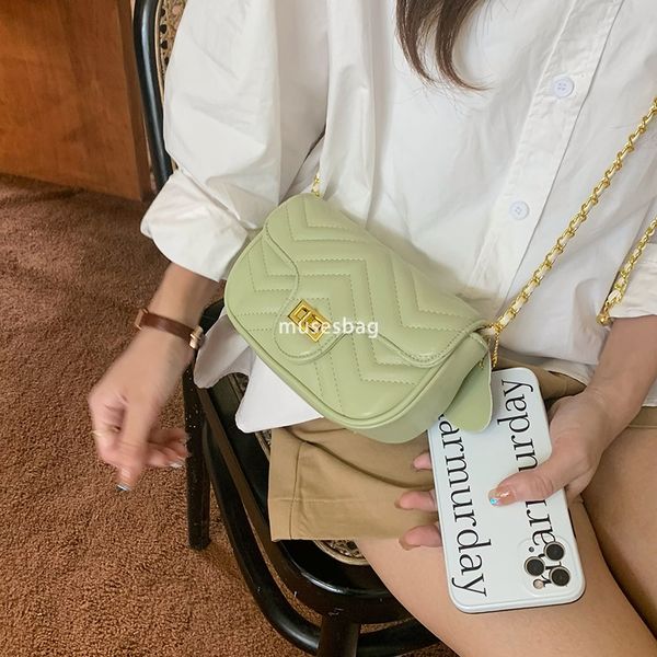 

Fashionable and Versatile Instagram Crossbody Bag Women's Autumn New Trendy Lingge Chain Bag Small Fragrant Wind Small Square Bag One Shoulder Small Bag, Black