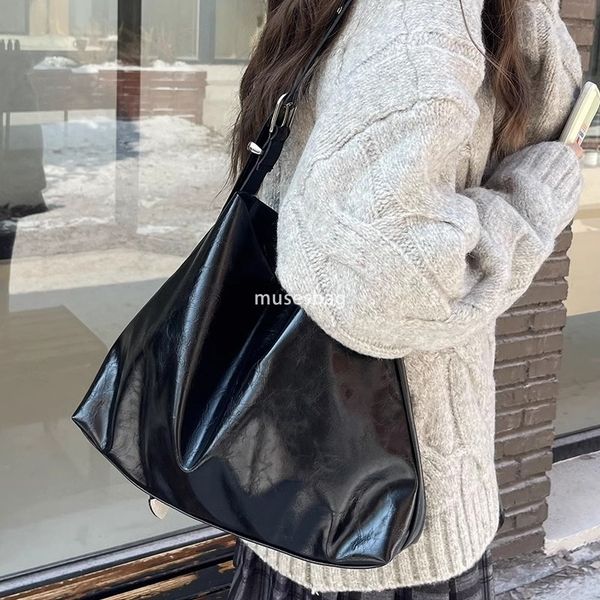

High quality Korean version new casual high-capacity commuting bag crossbody women bag fashionable oil wax leather single shoulder tote large bag, Black
