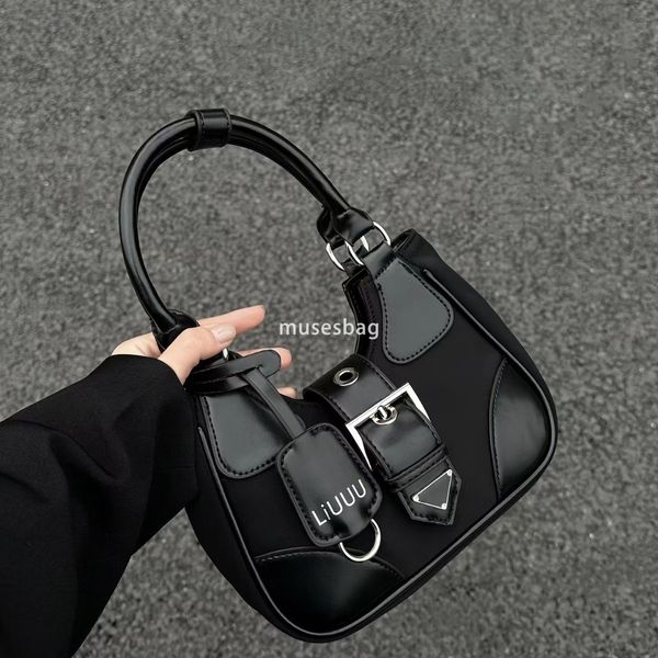 

A niche European and American style casual spicy girl motorcycle style underarm bag high-end fashion bag women new trendy and cool versatile shoulder handbag, Black
