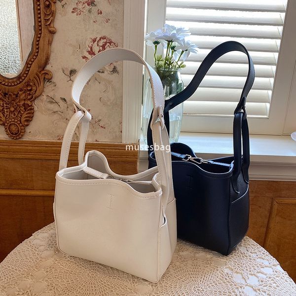 

Summer New High end Commuter Bag Korean Edition Fashionable Simple and Casual Trendy Large Capacity Shoulder Bag Handheld Mother Bag, White