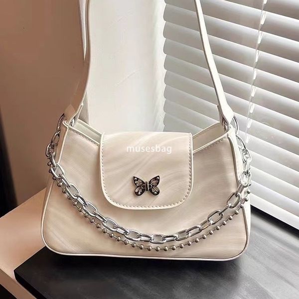 

The latest trendy chain bag for women trendy and niche design versatile underarm bag high-end butterfly shoulder bag portable and crossbody bag for outdoor use, Black