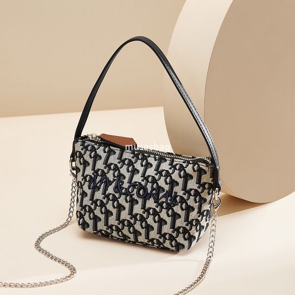 

New urban minimalist and generous niche design large capacity handbag fashionable and versatile tote women's bag with chain design single shoulder crossbody bag, Blue