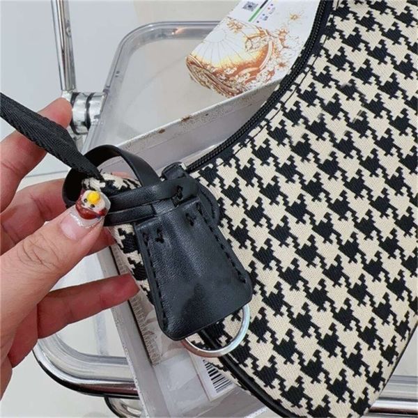 

designer bag 2023 Designer Hobo Shopping Underarm Bag Latest Bags Ladies Shoulder Bags Practical Plaid Design Hand Carry Bags LuxuryFashion Women Desig, 22x15x6cm