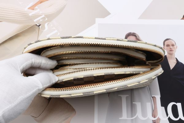 

2024 fashion Women cosmetic bags organizer famous makeup bag travel pouch make up bag ladies cluch purses organizador toiletry bag 4pcs/set luxury bag, Black grid