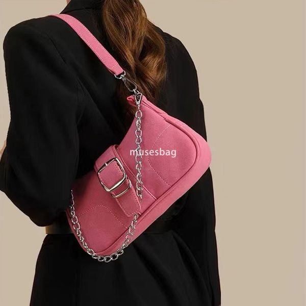 

Unique and high-end underarm bag popular for women in spring and summer Versatile and versatile with one shoulder and diagonal cross frosted chain, Fuchsia