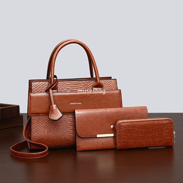 

European and American women high-end fashion trend retro fashion crocodile pattern multifunctional set three piece set versatile temperament and large capacity, Brown