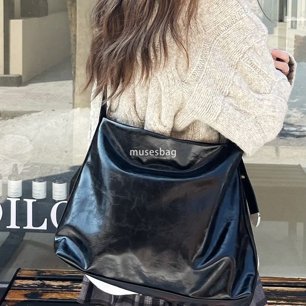 

New Fashion Trend Daily Matching Black Soft Leather Large Capacity Commuter Casual Tote Bag Women Bag Korean Fashion One Shoulder Crossbody Bag