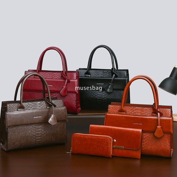 

European and American women high-end fashion trend retro fashion crocodile pattern multifunctional set three piece set versatile temperament and large capacity, Brown