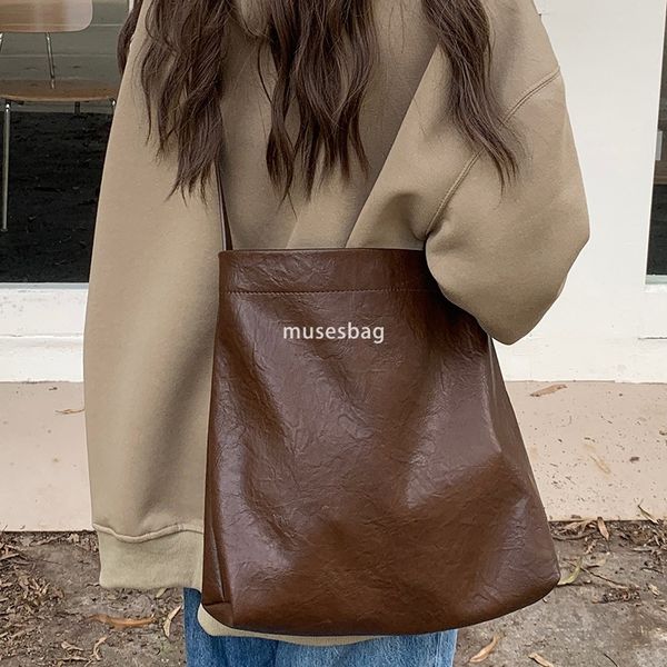 

Lazy Large Capacity Tote Bag for Women New Fashion Commuting Soft Leather Bucket Bag for College Students Crossbody Shoulder Bag, Black