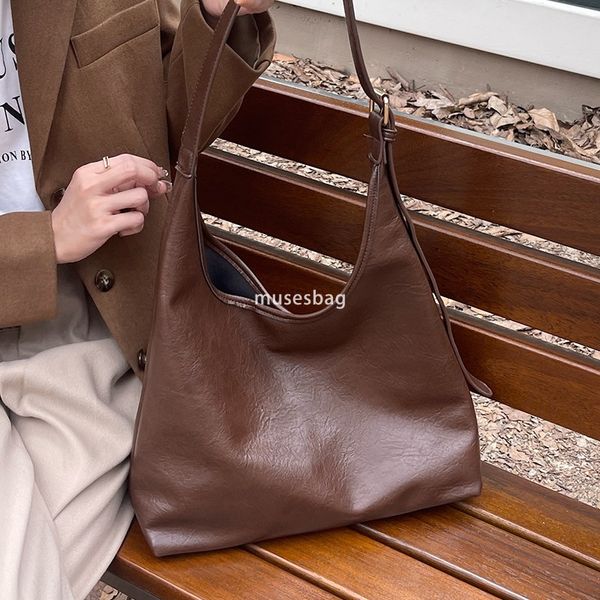 

Large capacity bag for women autumn and winter new minimalist soft leather single shoulder underarm bag retro commuting crossbody mother bag, Black